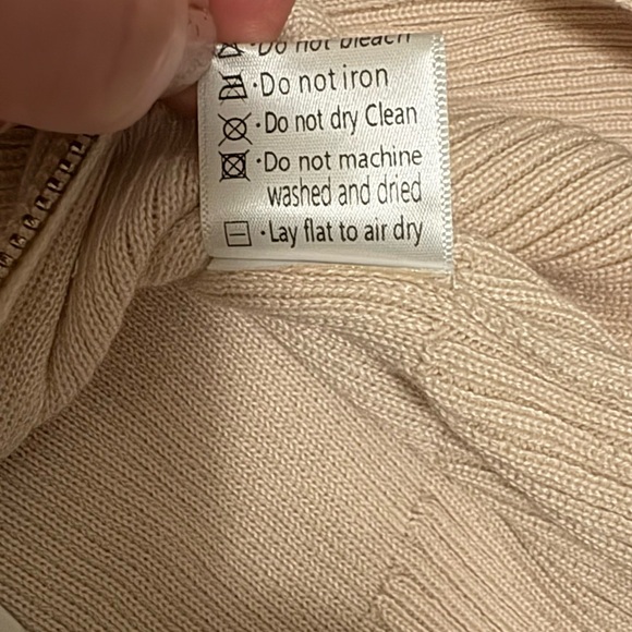 REORIA Off-Shoulder Beige Sweater with 2-Way Zipper Size Small NWT - Picture 4 of 16